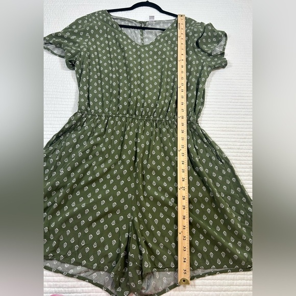 Old Navy Green Print Shorts Romper. Size XL. - Picture 9 of 11